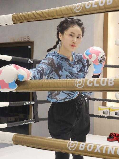 如何帮助和引导13岁少女热爱拳击运动并安全训练?