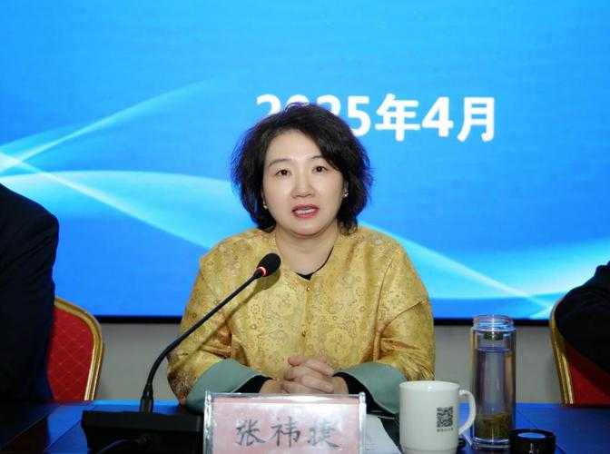 根据您提供的漯河医专2025届高职毕业生就业质量报告核心内容,我为您整理以下结构化分析报告:
