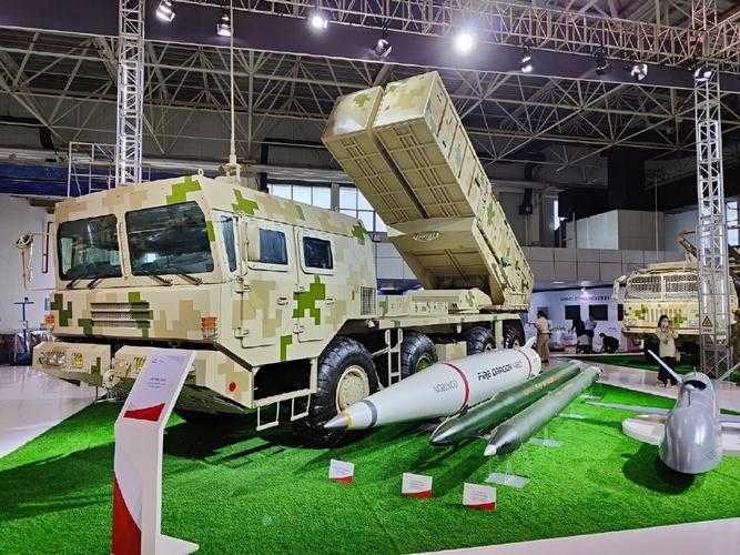 揭秘强大武器:了解中国新一代远程火箭炮的威力与优势