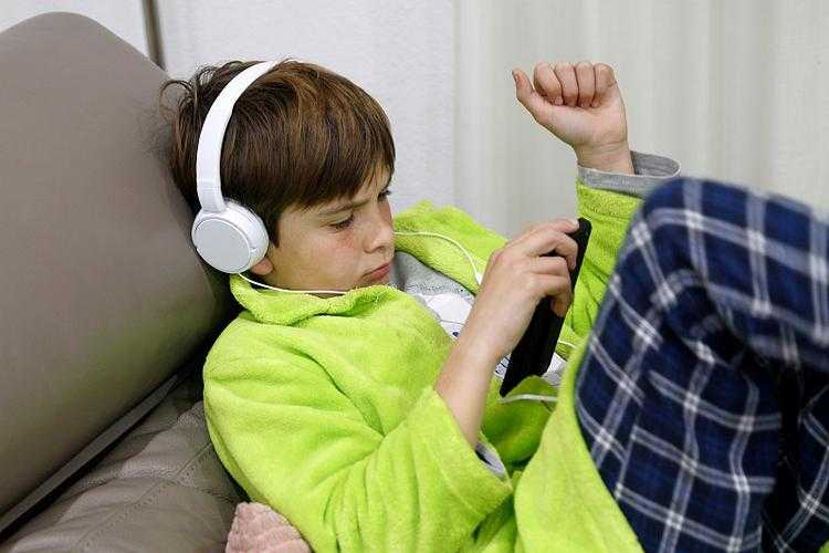 18岁,戴上耳机纸巾,青春期如何正确选择生活方式?