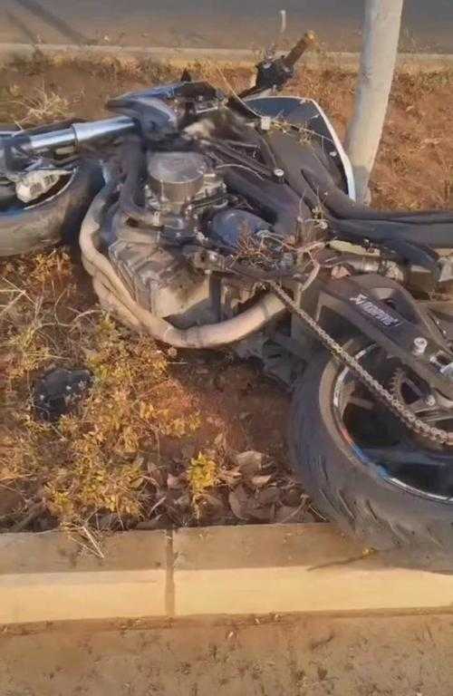 00后网红车祸身亡真相揭秘：父亲否认飙车传闻，背后的故事是什么？